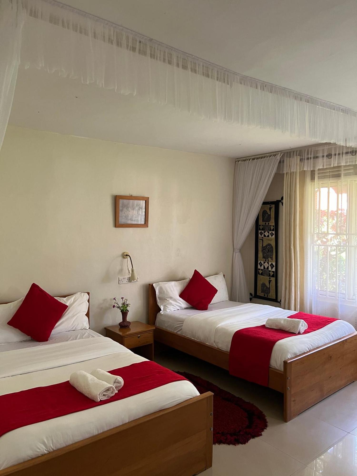 Sunset Hotel Entebbe Kültér fotó