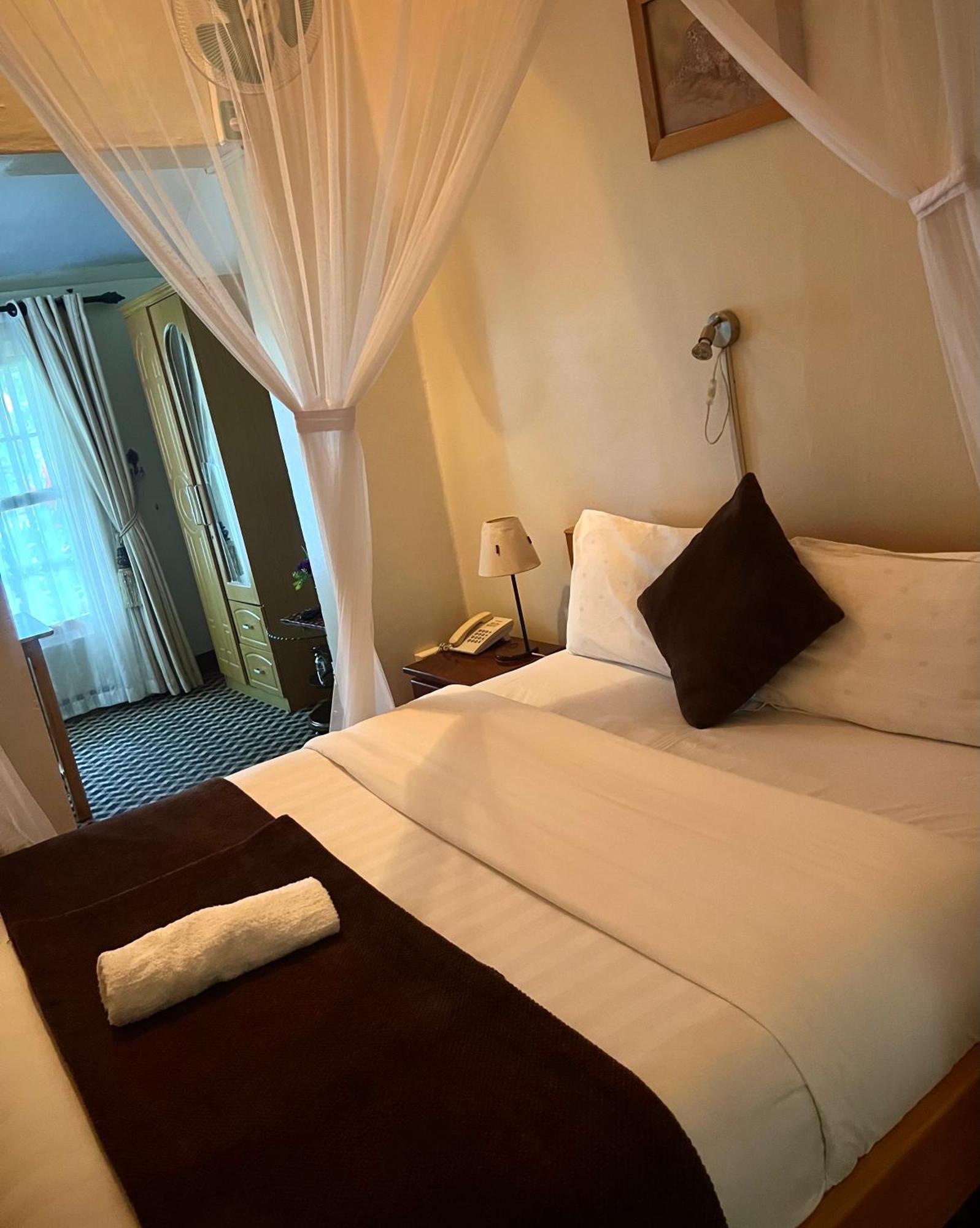 Sunset Hotel Entebbe Kültér fotó